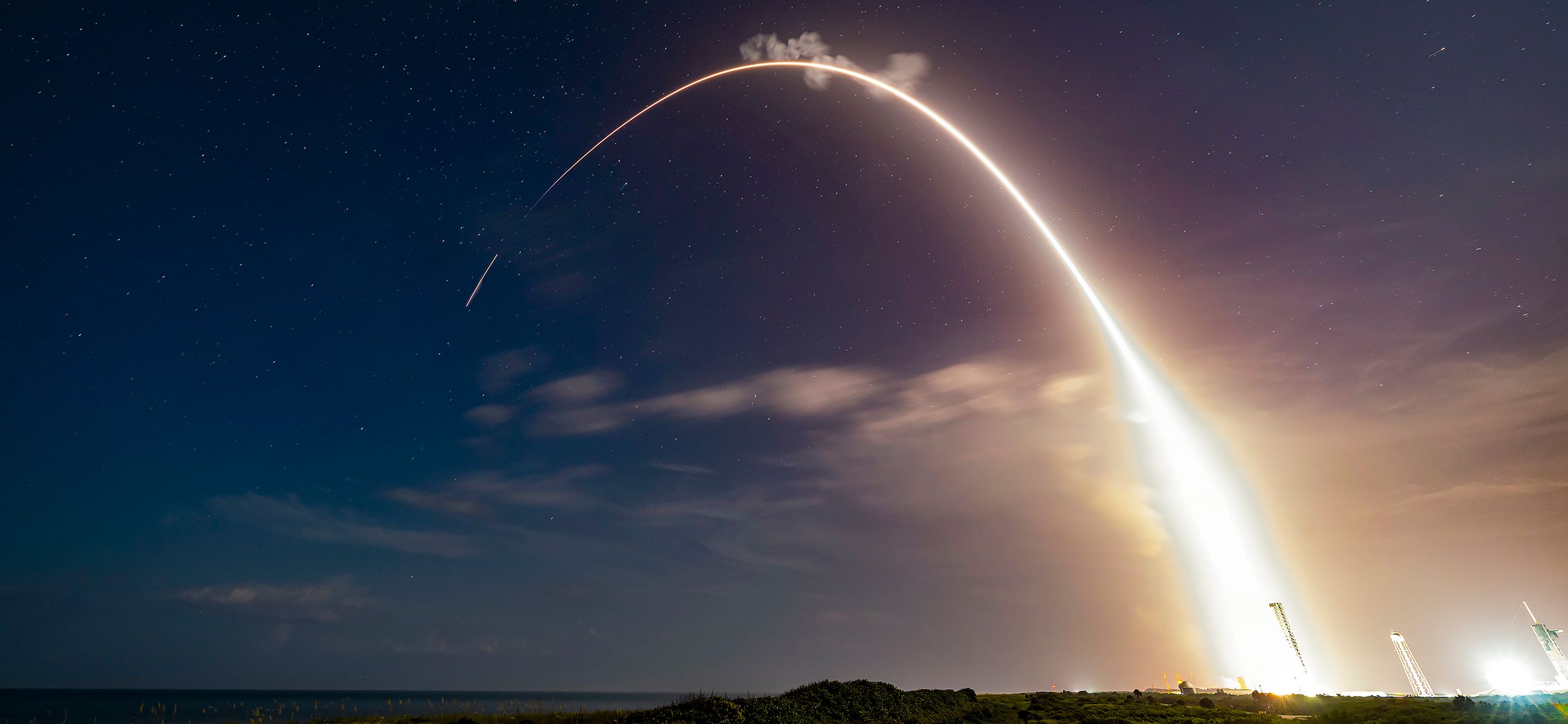 Fondo de cohete despegando